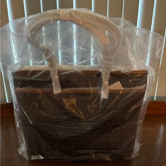 BRAND NEW IN PACKAGING!! Michael Kors large Winston tote. Never opened. - Picture 2 of 4